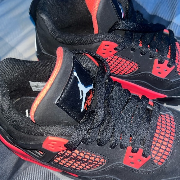 jordan 4 red thunders main image 8